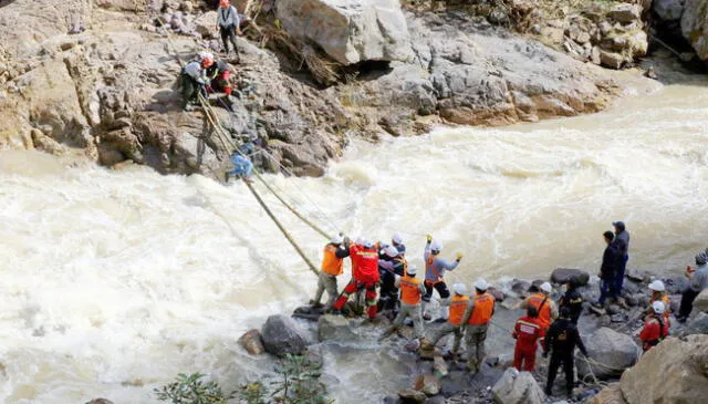 Puno. Agentes de la Policía, Bomberos, de Defensa Civil y más persisten en las labores de búsqueda. Foto: Municipalidad de Ollachea