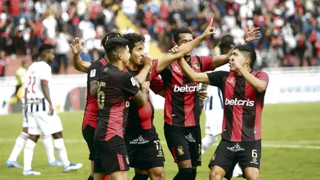 Lo goza. Archimbaud anotó para Melgar y así lo festejó en casa.