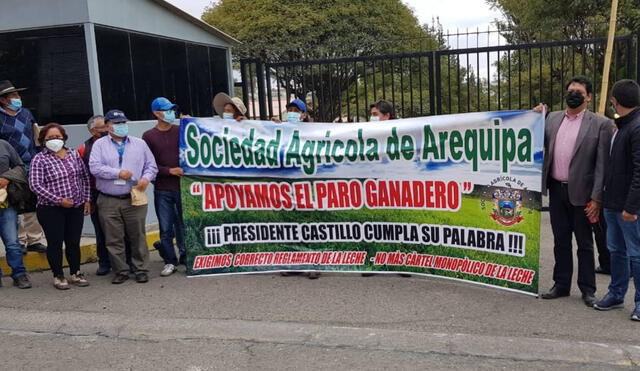 Los agricultores no son los únicos en reclamo, también el gremio lechero. Foto: URPI/Wilder Pari