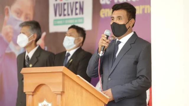 El ministro Zea participó en la inauguración del año académico 2022 en el colegio José Antonio de Sucre en Yanahuara-Arequipa. Foto: Rodrigo Talavera/La República