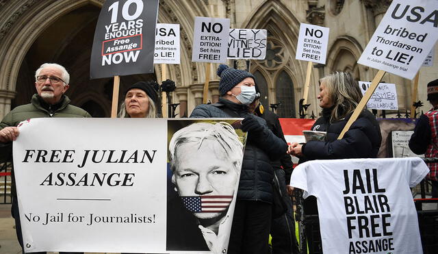 En algunos países han solicitado la liberación de Julian Assange, quien afronta 17 cargos de espionaje y un cargo adicional de pirateo en Estados Unidos. Foto: AFP