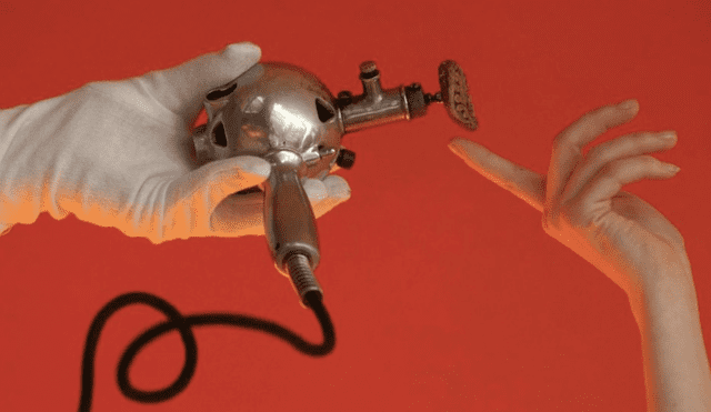 El vibrador era vendido como un artefacto casero a través de revistas de costura y moda. El modelo de la foto data de 1930. Foto: PA vía Guetty Images