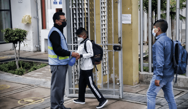 Los protocolos de bioseguridad deben ser cumplidos por colegios que lleven clases presenciales y semipresenciales. Foto: Archivo LR