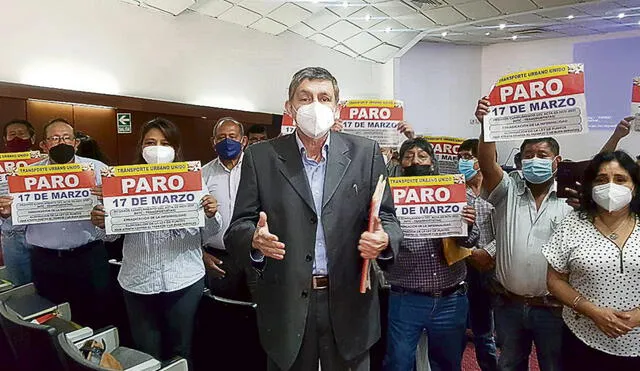 Grupo. Los transportistas de Lima y Callao alegan estar en crisis financiera por la pandemia. Foto: URPI-GLR
