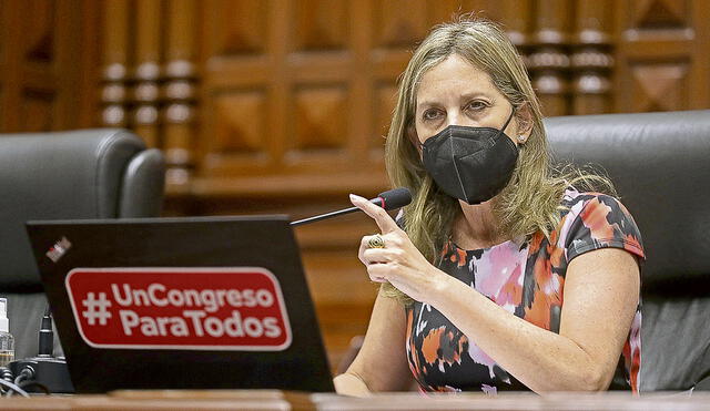Posturas. Advierten que María Alva formula un pedido que está fuera de la Constitución. Foto: Congreso