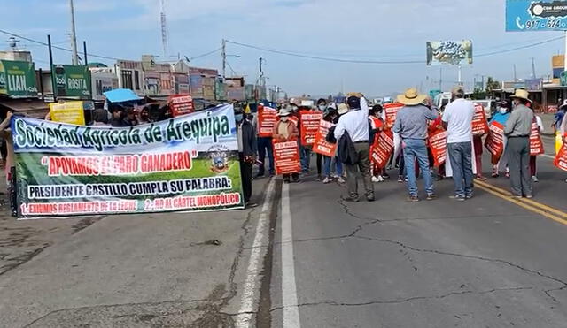 Paro convocado por ganaderos lecheros se acata a nivel nacional. Foto: Iletrados Noticias