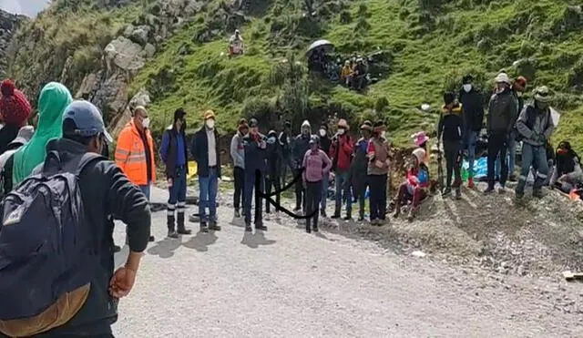 Los comuneros de Chuicuni se apostaron en la zona de Manantiales. Foto: Karla Huayllani