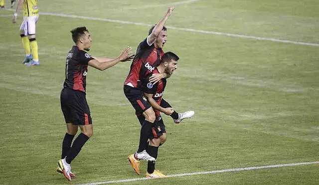 Duro. El clásico del Sur fue muy disputado. Foto: Rodrigo Talavera/ La República