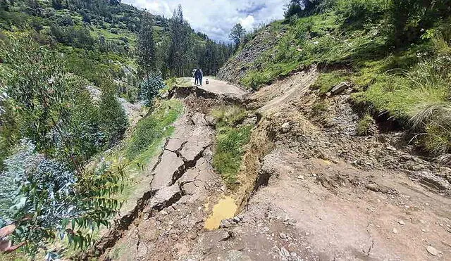 Daños. Carretera en Quiquijana quedó afectada tras huaico. Foto: La República