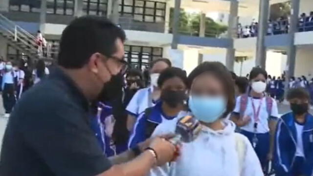 El reportero haciéndole una pregunta a la estudiante. Foto: captura de Twitter