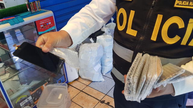 Durante el operativo también se hallaron lotes de medicamentos falsificados. Foto: Deysi Portuguez/URPI-LR