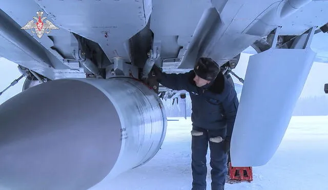 Los misiles hipersónicos Kinzhal equipan los aviones de guerra MiG-31. Foto: Ministerio de Defensa de Rusia / AFP