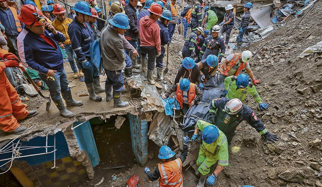 Tragedia. Ocho personas fueron halladas sin vida bajo toneladas de tierra. Otras 105 han sido evacuadas. Foto: difusión