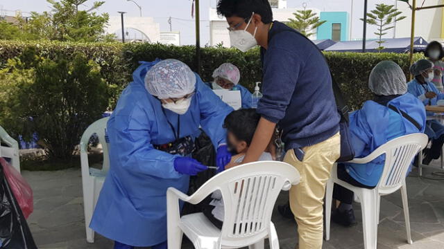 Sobre la posibilidad de vacunar a niños en los colegios, Valdivia refirió que se espera la decisión del sector Salud y Educación. Foto: URPI/Wilder Pari