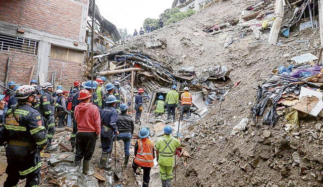 Remoción. Durante cuatro días, las brigadas de rescate removieron escombros y permitieron hallar los cuerpos de ocho personas. Foto: difusión