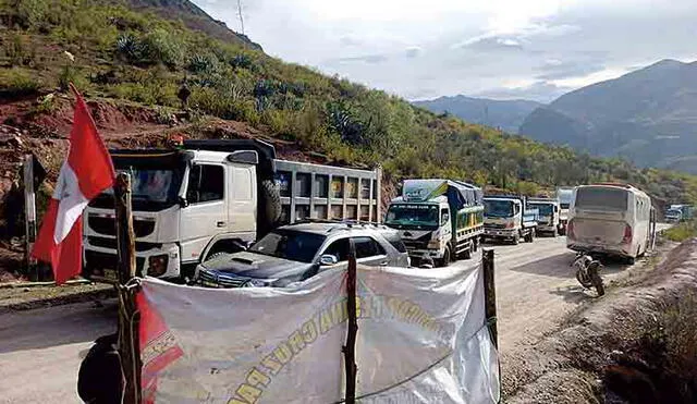 Acuerdos. Vía fue tomada por comuneros de Urinsaya hace dos semanas. Ayer fue liberada. Foto: La República