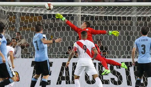 Fernando Muslera disputó su último partido con la selección uruguaya ante Bolivia en La Paz. Foto: EFE