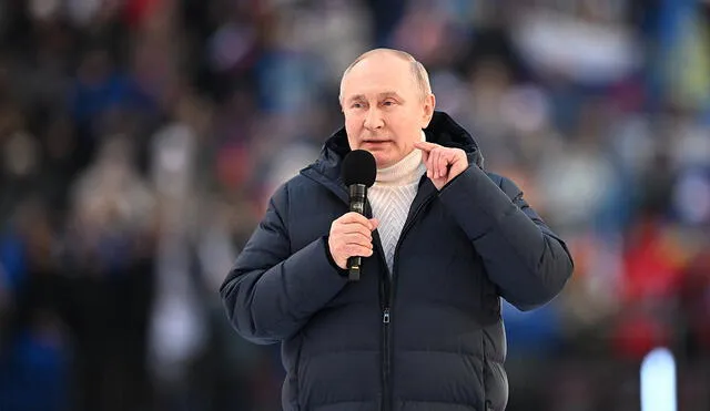 Vladimir Putin en el octavo aniversario de la anexión de Crimea por parte de Rusia. Ceremonia fue en el estadio Luzhniki de Moscú el 18 de marzo de 2022. Foto: AFP