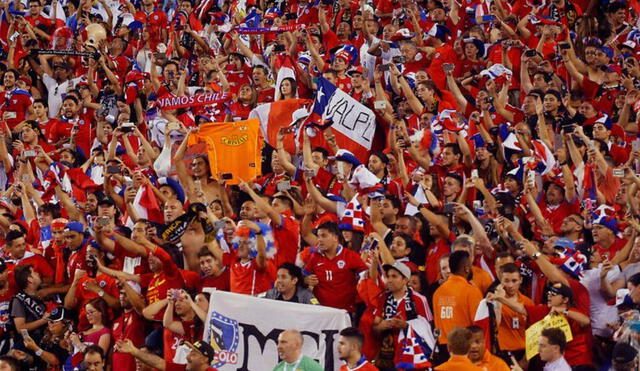 Hinchas chilenos alentarán al equipo de Lazarte ante Uruguay. Foto: Twitter @latercera