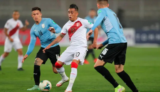 Uruguay y Perú se verán las caras en el Estadio de Centenario de Montevideo. Foto: EFE