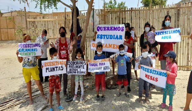 Estudiantes y padres de familia reclaman apoyo. Foto: Noticias Piura.