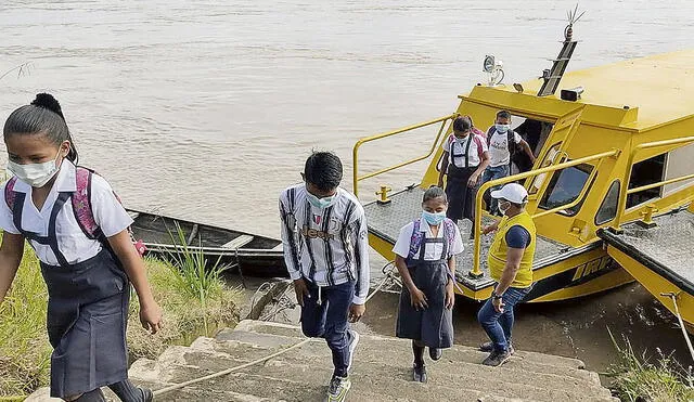Traslado. El proyecto ‘Rutas fluviales’ permite que los alumnos de zonas de la Amazonía viajen en embarcaciones seguras. Foto: difusión