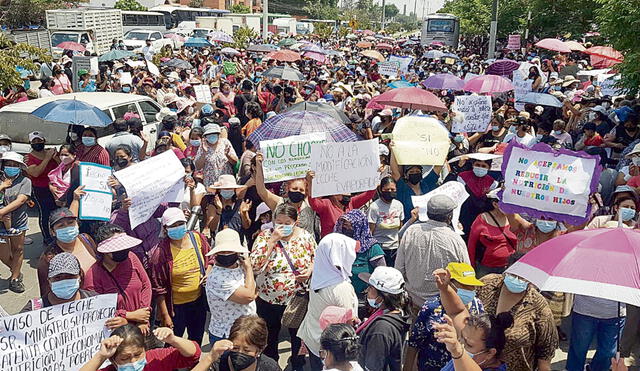 Protesta. Madres del Comité de Vaso de Leche de Lima y Callao realizaron un plantón en rechazo a la propuesta del Midagri. Foto: difusión