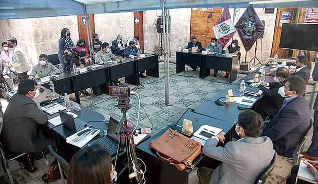 Cita. Funcionarios de Educación se presentaron ante congresistas de la región Arequipa y consejeros regionales. Foto: La República