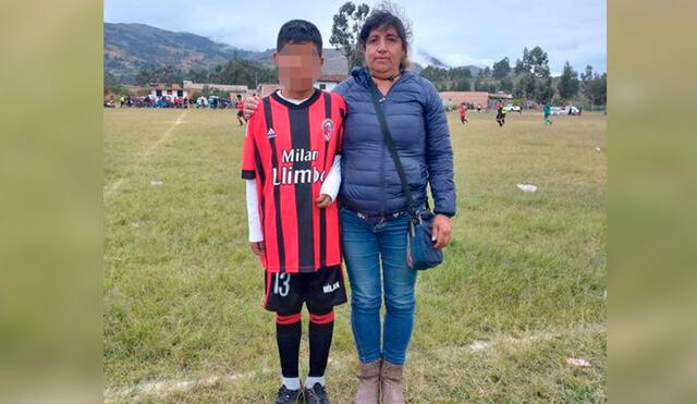 Menor junto a la presidenta de la liga Rosa Escalante. Foto: Desde la Cancha Perú