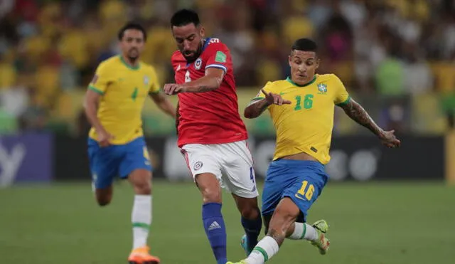 La selección brasileña se viene imponiendo sobre La Roja. Foto: EFE