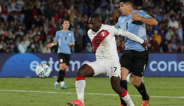 Uruguay y Perú se enfrentan por la fecha 17 de las Eliminatorias Qatar 2022. Foto: EFE