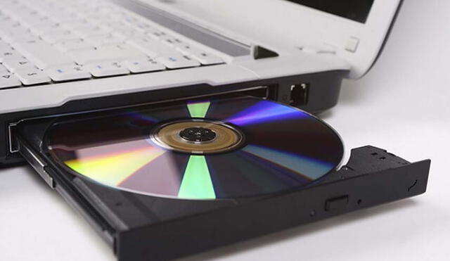 El disco puede quedarse atorado y provocar daños internos en tu laptop. Foto: Full Aprendizaje