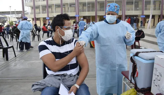 Las autoridades de salud exhortan a la población a vacunarse. Foto: GRLL