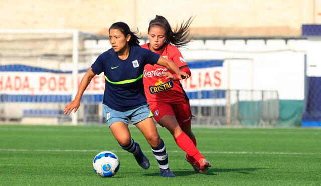 Sandra Arévalo y Fabiana Oribe en el duelo amistoso. Foto: Selección Peruana Femenina de Fútbol