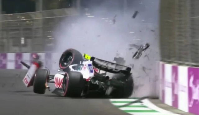 Si bien el auto terminó destrozado, el piloto terminó ileso. Foto: captura/Fórmula 1