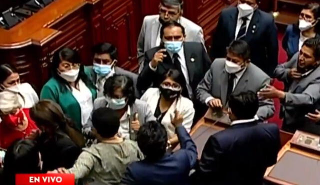 Congresistas de Perú Libre y Fuerza Popular sostuvieron una acalorada discusión en el Pleno. Foto: captura de TV Perú