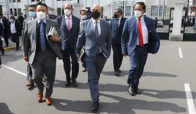 Los ministros de Estado llegaron al Congreso donde se debate la vacancia presidencial. Foto: Congreso.