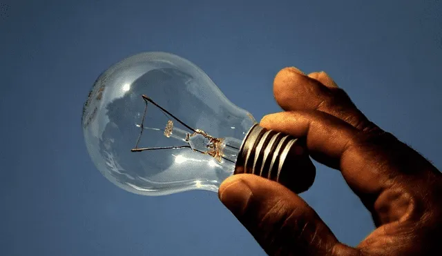 Para ahorrar energía en casa es necesario implementar nuevos hábitos y costumbres que ayuden a proteger el medio ambiente. Foto: AFP