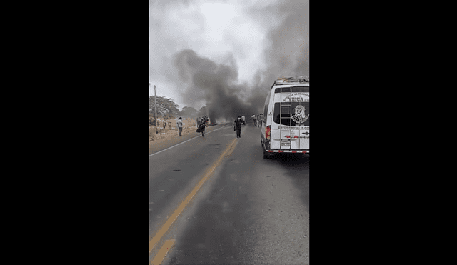 Ciudadanos reportaron la quema de llantas en la vía. Foto: Captura de vídeo/Difusión
