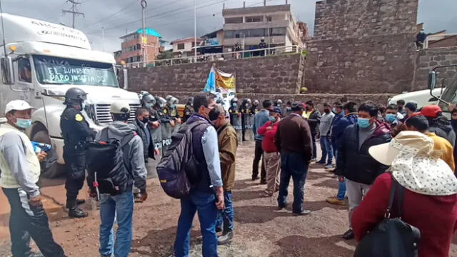 Paralización de transportistas persiste en Cusco, en segundo día de manifestaciones. Foto: Alexander Flores/URPI