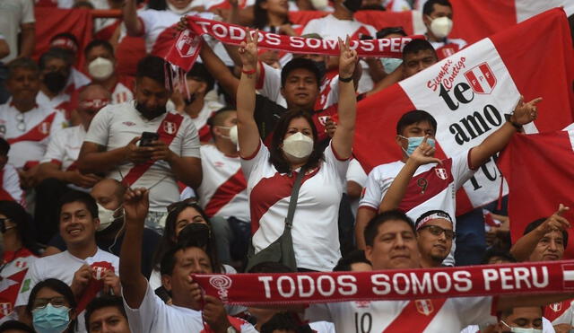 Hinchas llegaron desde temprano al Estadio Nacional. Foto: Conmebol.