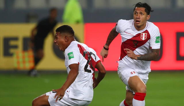 La Blanquirroja se fue al descanso ganando 2-0 con goles de Lapadula y Yotún. Foto: Twitter/@SeleccionPeru