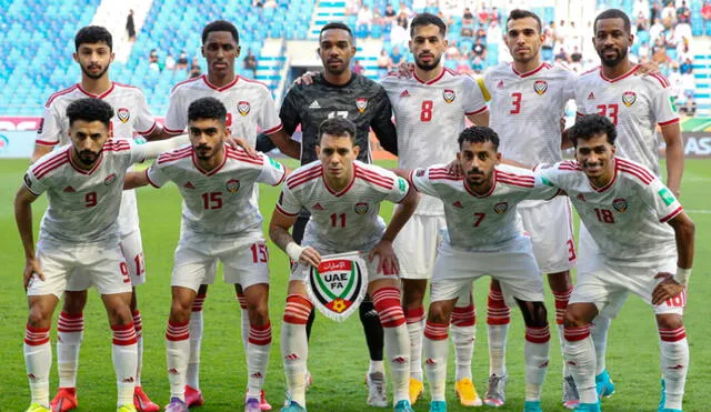 Selección de Emiratos Árabes Unidos antes del partido con Corea del Sur. Foto: EFE