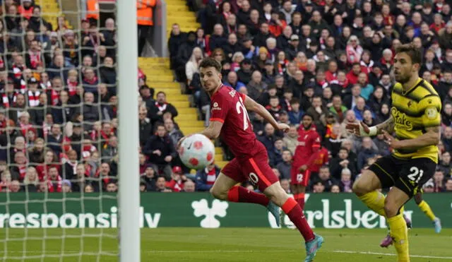 Diogo Jota abrió el marcador en el primer tiempo e hizo delirar a todo Anfield. Foto: EFE