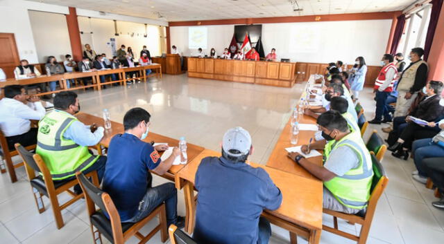 Mesa de diálogo se desarrolla en el Gobierno Regional de Arequipa. Foto: GRA