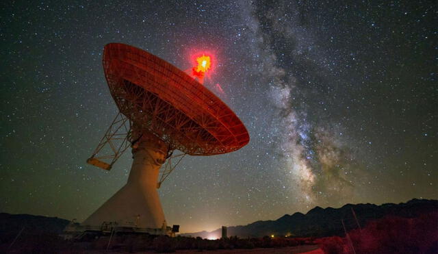 Para enviar un mensaje a una civilización extraterrestre se requiere un radiotelescopio. Foto: Harun Mehmedinovic y Gavin Heffernan