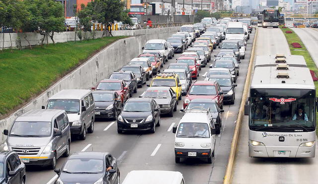 Caos. Ampliación de la vía Expresa reducirá el tiempo de viaje. Foto: Andina