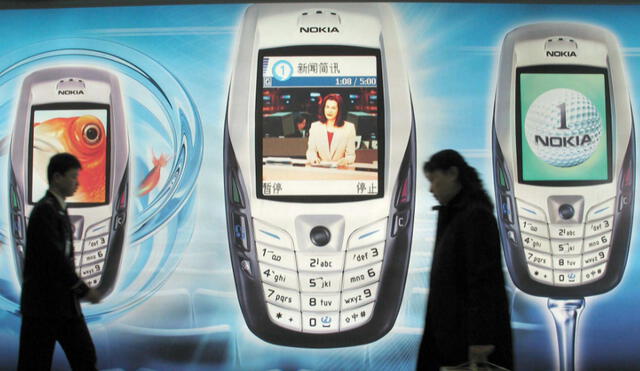 Regreso. En 2021 se vendieron mil millones de “teléfonos tontos” en todo el mundo.  Foto: EFE