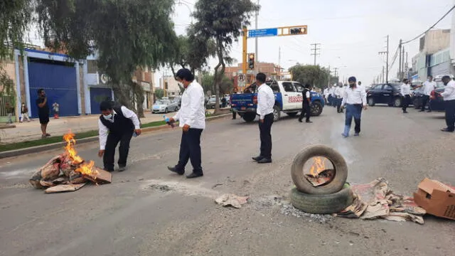 Taxistas han bloqueado los diversos ingresos al centro historico de Trujillo. Foto: Yolanda Goicochea URPI-LR