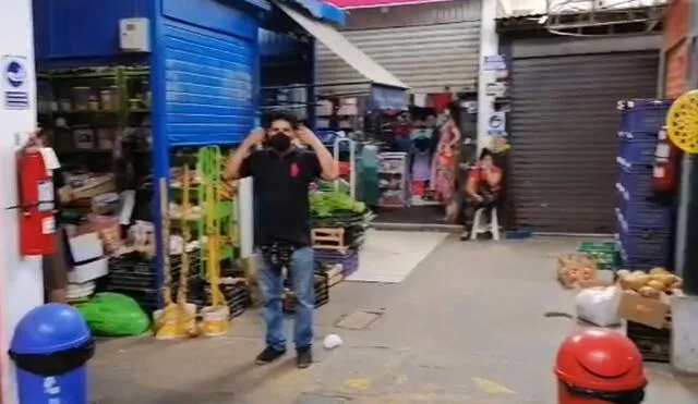 Algunos vendedores del mercado Buenos Aires optaron por cerrar sus puestos. Foto: captura de video/Noticias Digital Áncash.